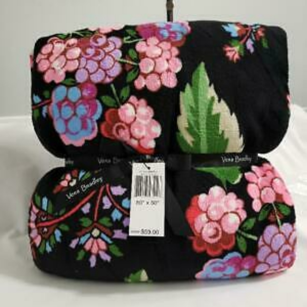 NWT VERA BRADLEY WINTERBERRY BLANKET